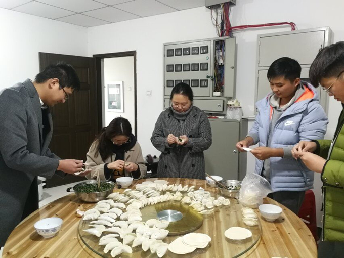 冬至陽生春又來，溫暖感恩促情誼——廣德路項目部舉辦包餃子活動